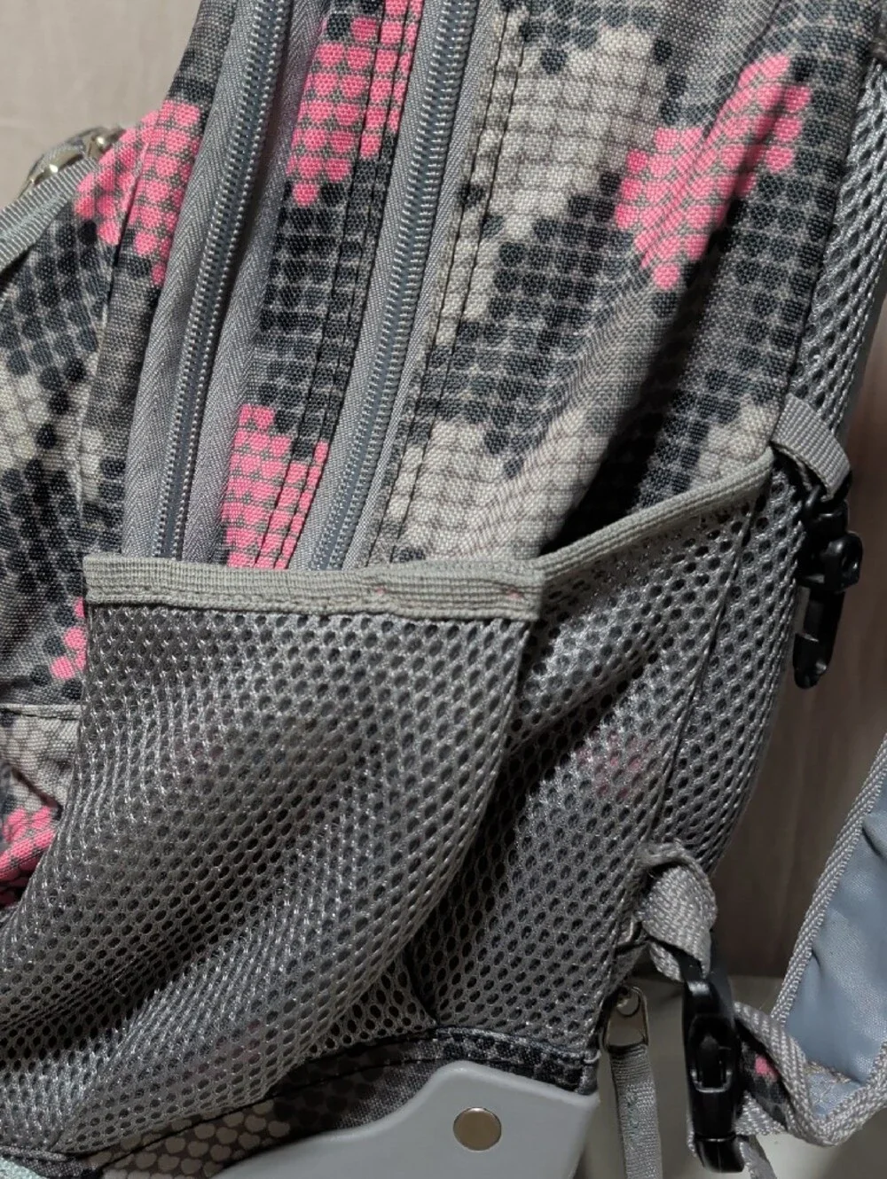 Tilami Girls Gray & Pink Heart Print Backpack With Wheels And Pull Handle